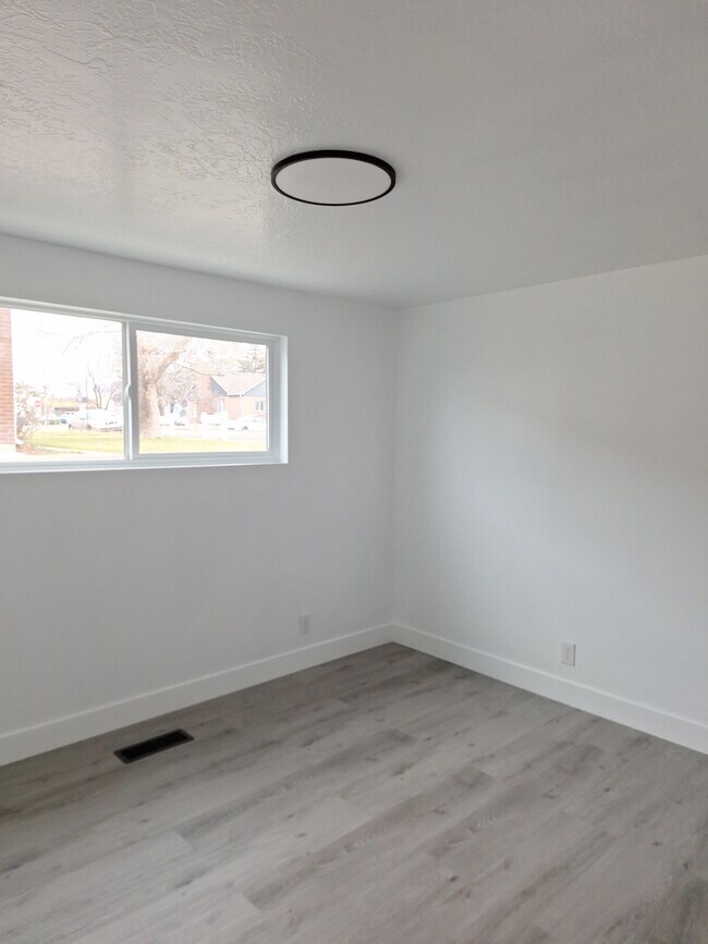 Foto del edificio - Roy 4-plex 1958