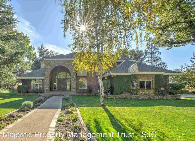 Building Photo - 4 br, 3 bath House - 4240 E Acampo Rd
