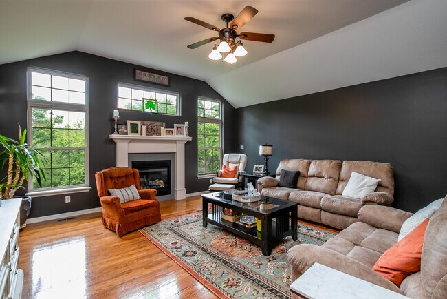 Foto del edificio - 613 Adens Woods Ct