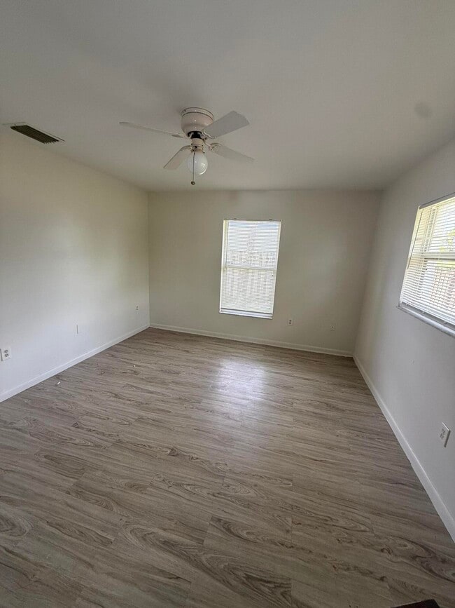Building Photo - 3961 Park Ln