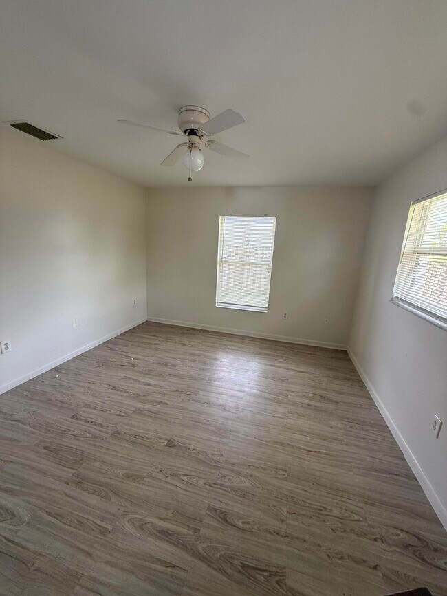 Foto del edificio - 3961 Park Ln