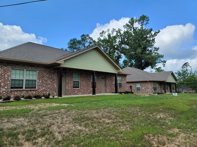 Building Photo - 145 Canterberry St