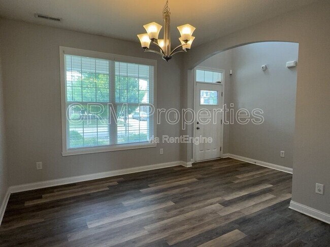 Foto del edificio - 6311 Burgin Dr