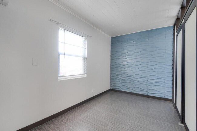 Building Photo - 3021 N Ocean Dr
