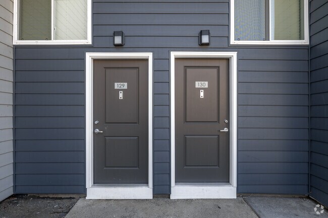 Entrada - Tompkins Terrace Apartments