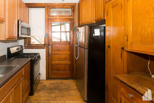 Foto del edificio - 3844 N Bernard St