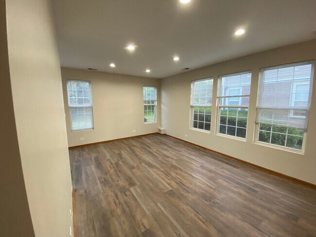 Foto del edificio - 610 Springbrook Trail N