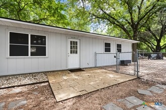 Building Photo - 761 Whippoorwill Dr