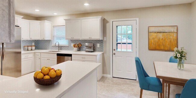 Foto del edificio - 1404 Meadowcrest Dr