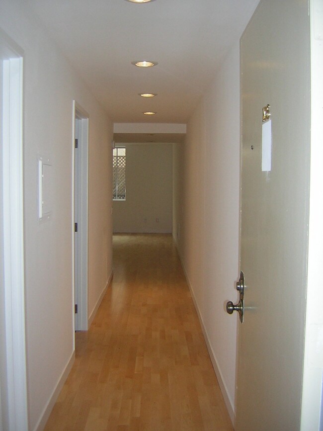 Building Photo - 307 Montana Ave