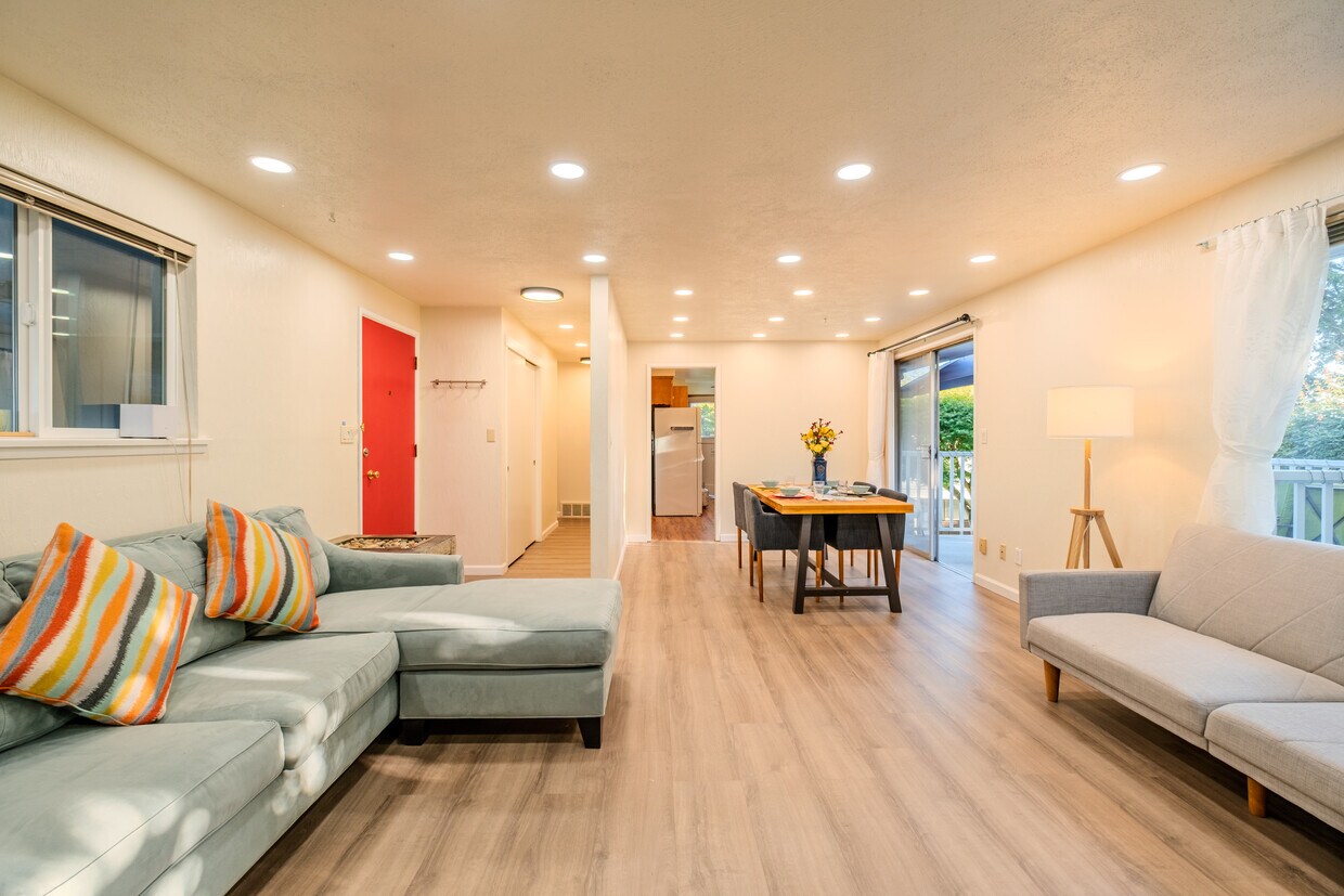 Foto principal - 1916 Bridgeport Way W