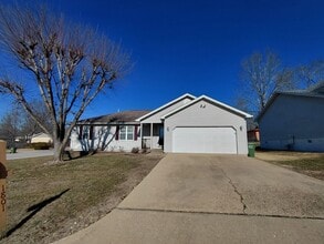 Building Photo - 1801 Sandstone St
