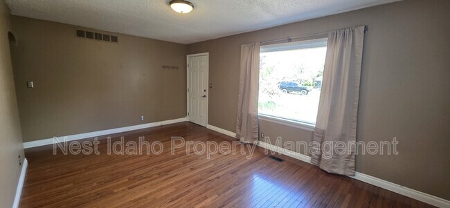 Building Photo - 1628 S Reinhart Dr