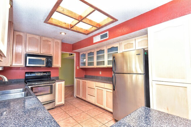 Building Photo - 8512 Shaver Dr