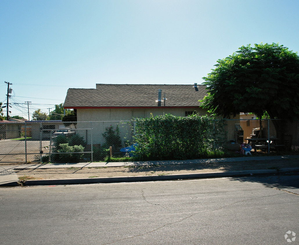 Building Photo - 421 S Recreation Ave