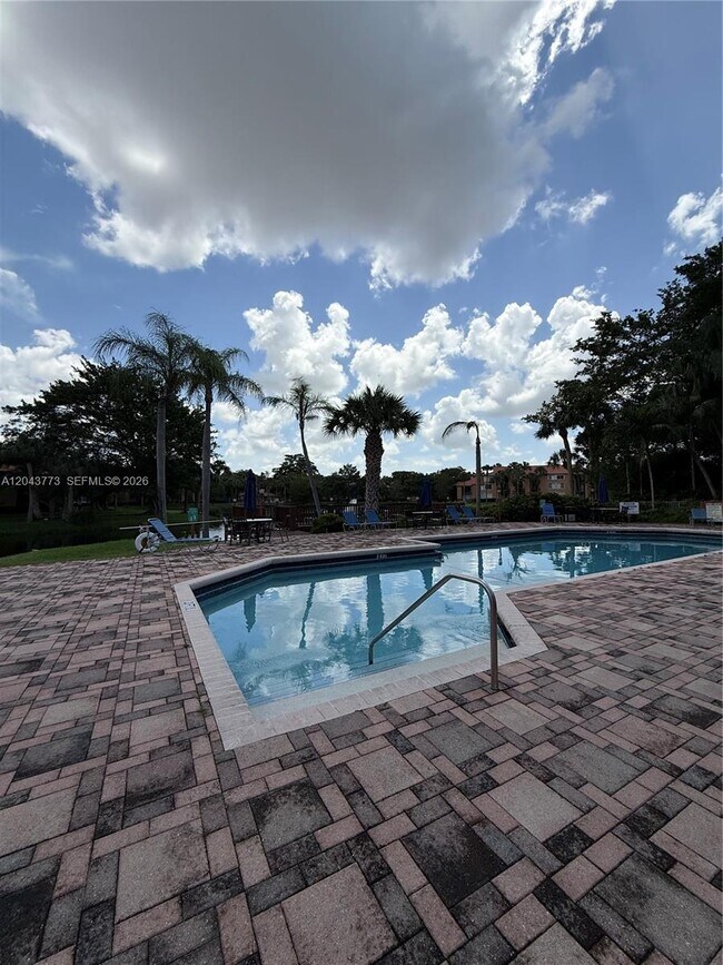 Foto del edificio - 10709 Cleary Blvd