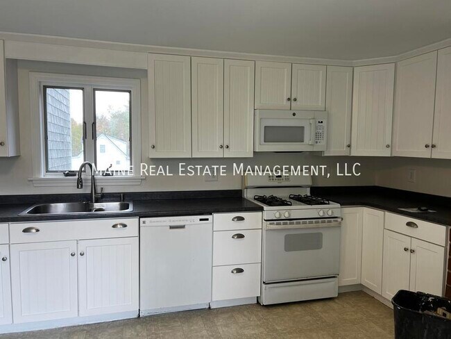 Foto del edificio - 248 Plymouth Rd