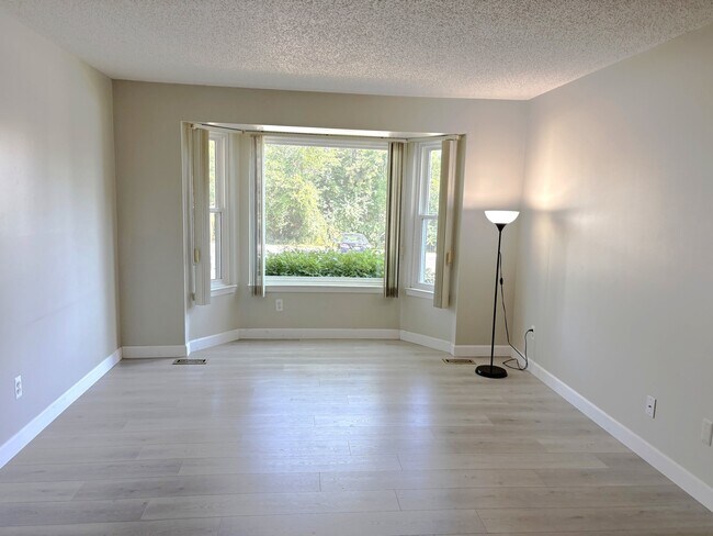 Foto del edificio - 44850 Bayview Dr