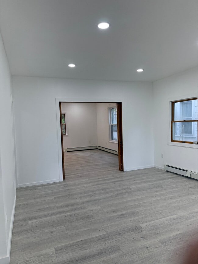 Foto del edificio - 1203 Howard Ave
