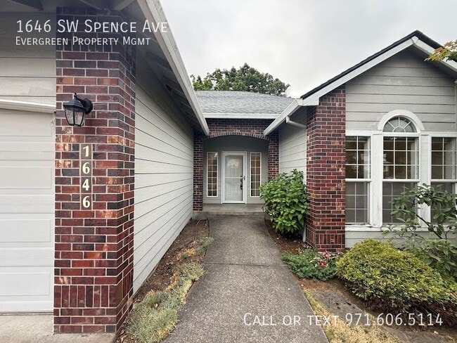 Building Photo - 1646 SW Spence Ave