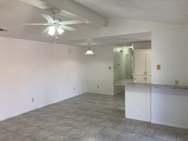 Building Photo - 2405 Bermuda Dr