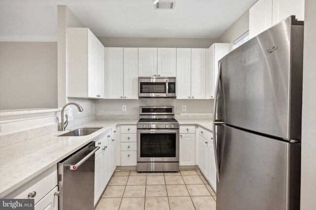 Building Photo - This townhouse style condo is located across the street from the Vienna Metro Station (Orange Line).
