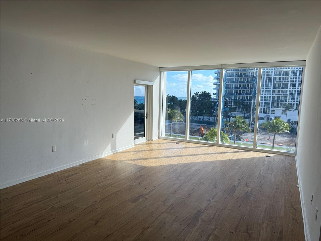 Foto principal - 10275 Collins Ave