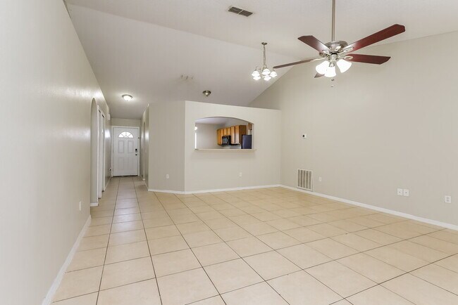 Building Photo - 235 Lobelia Dr