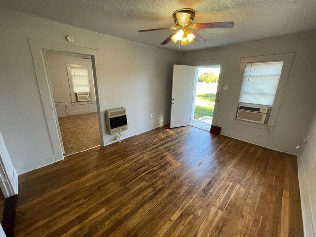 Building Photo - 2 bedroom, 1 bathroom Home in Clyde