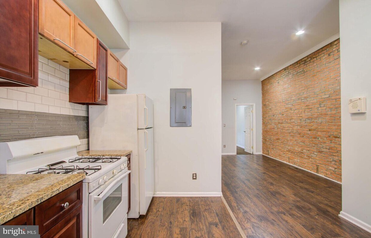 Primary Photo - 604 N Fulton Ave