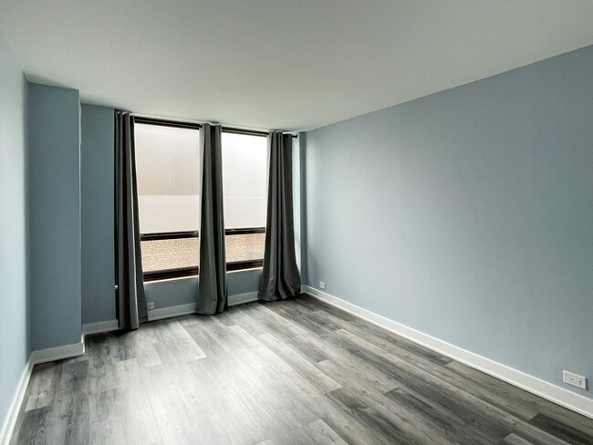 Building Photo - 2020 N Lincoln Park W