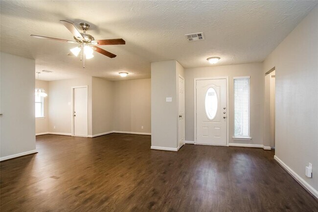 Building Photo - 3206 Teakwood Cir