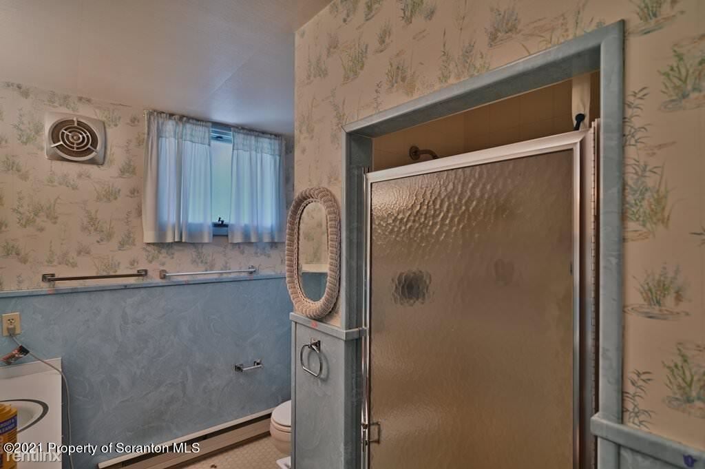 Primary Photo - 4 br, 2 bath House - 1036 Ridge Ave