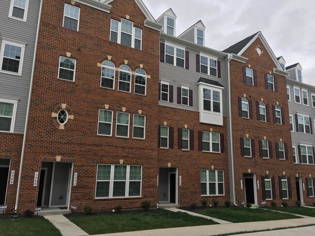 Building Photo - 3536 Briarwood Dr