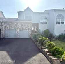 Building Photo - 28 Skylark Ct