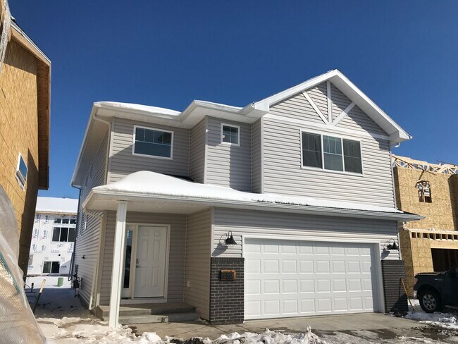 Building Photo - 3 Bed 3 Bath How For Rent