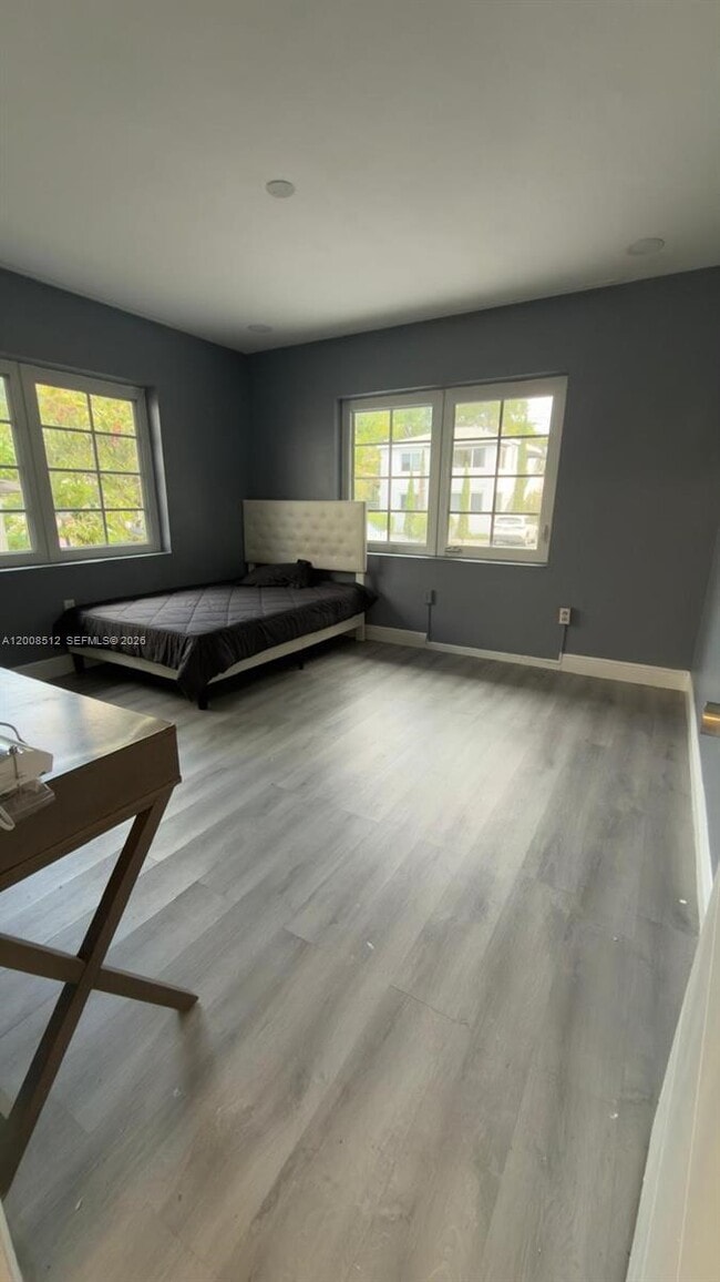 Foto del edificio - 501 NE 70th St