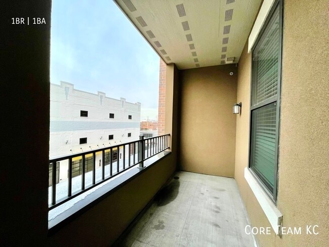 Building Photo - 1 Bedroom In River Market
