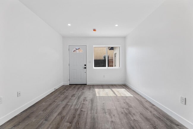 Photo - 1308 N Mulberry St Apartment