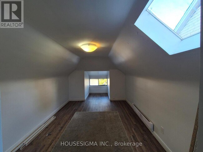Building Photo - 540 Gladstone Ave
