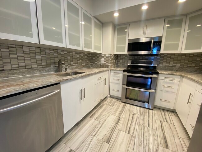 Foto del edificio - 1731 Beacon St