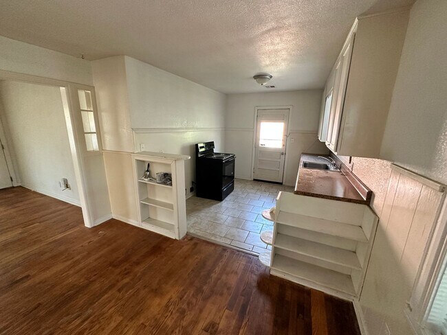 Foto del edificio - 2 Bed 1 Bath OKC