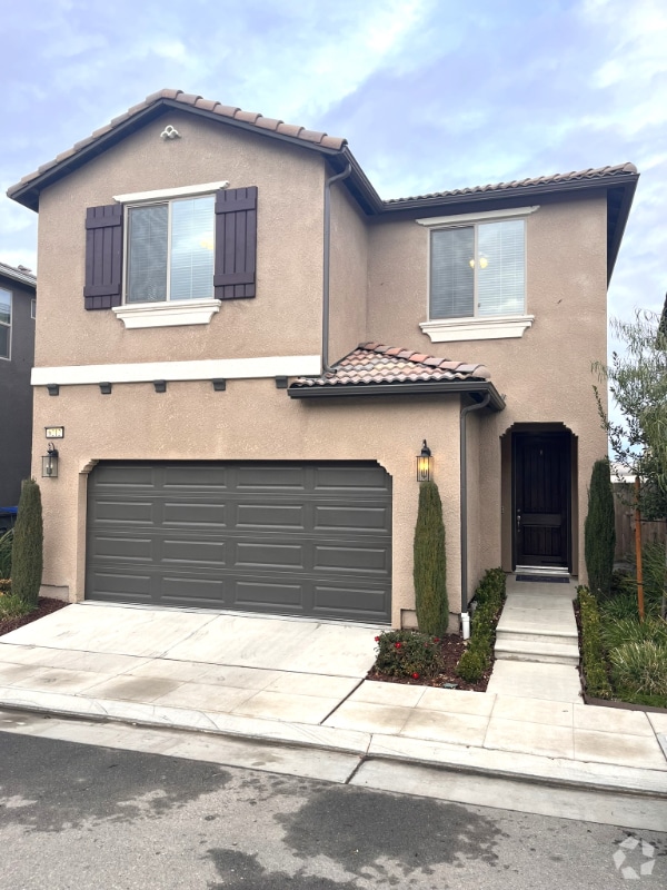 Colby Park Apartments for Rent with a Garage Fresno, CA 2 Rentals