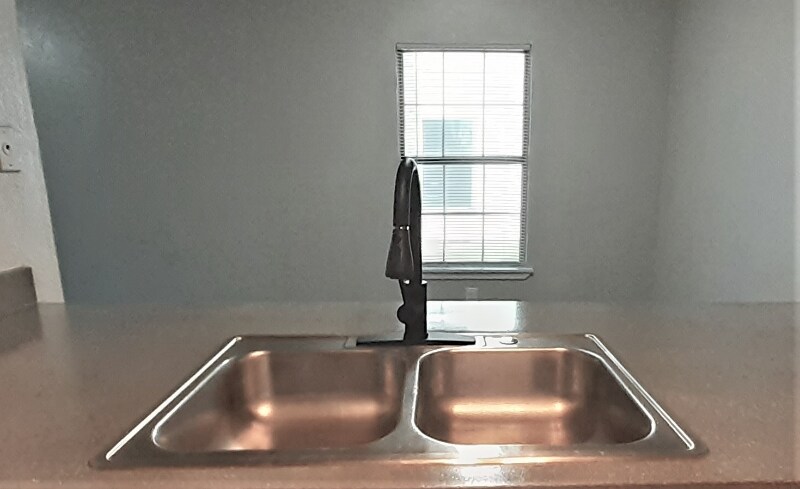 Foto principal - 5151 Broadway Ave