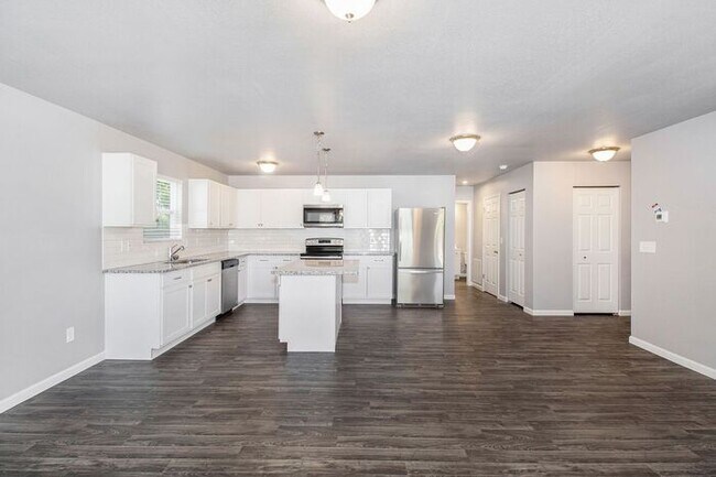 Building Photo - 4678 Ammon Dr