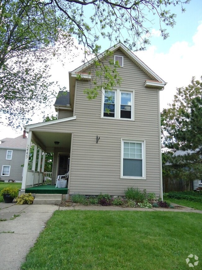 Building Photo - 2445 East Ave