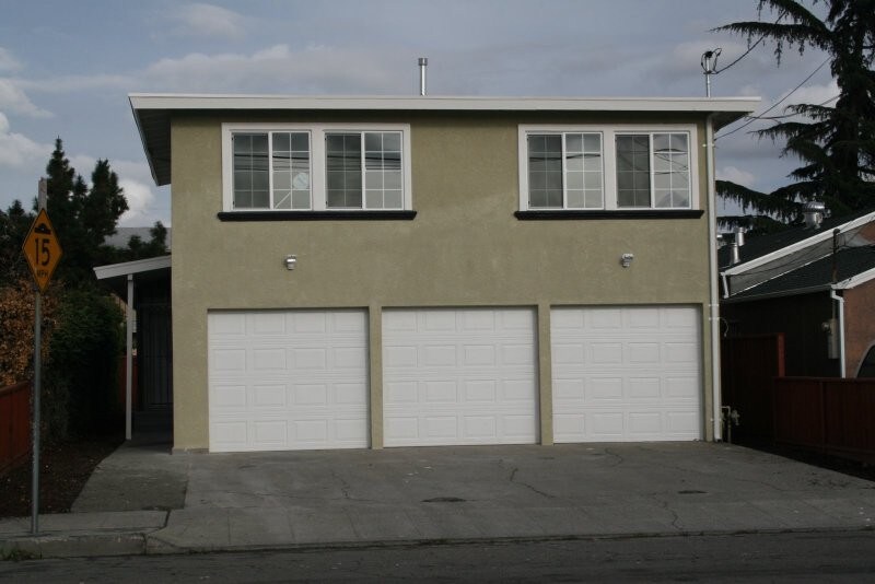 Front - 10730 Pearmain St