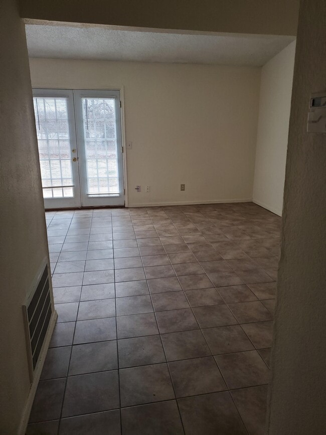 Photo - 10121 Caton Pl (Midwest City, OK) House