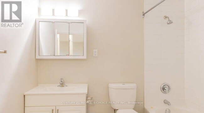 Photo du bâtiment - 1061 Seneca Ave