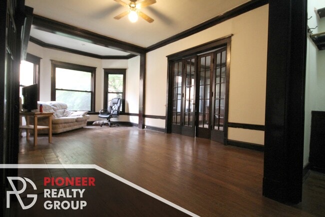 Foto del edificio - 2425 N Sawyer Ave